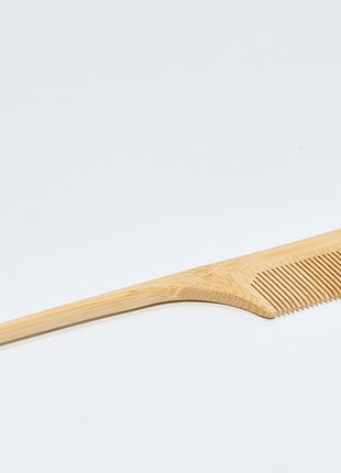 Wooden tail comb