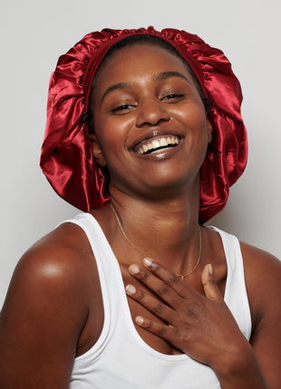 Bonnet en Satin Bordeaux