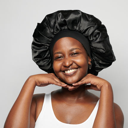 bonnet noir en satin