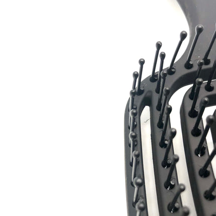 Brosse à cheveux noir incurvée pour coiffage démêlage et bouclage