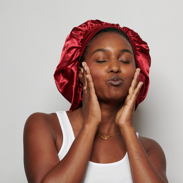 Bonnet en Satin Rouge